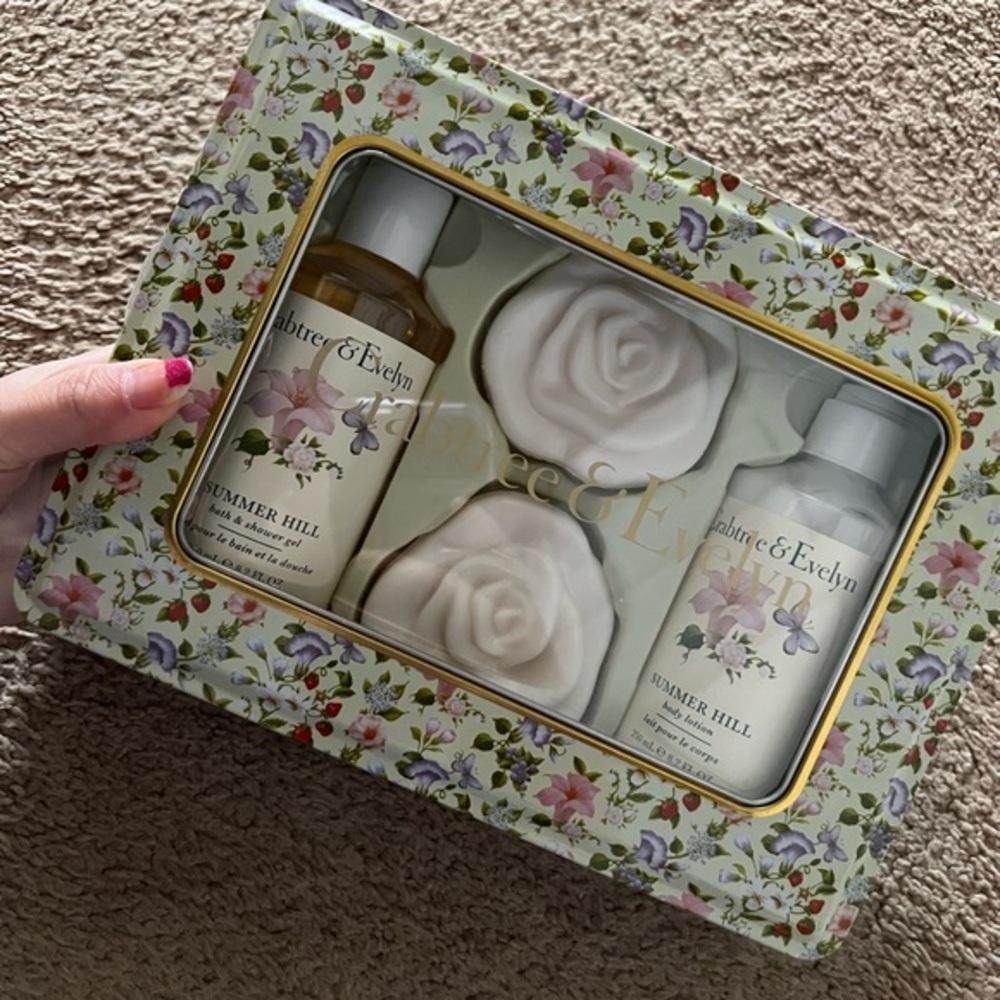 Crabtree & Evelyn SUMMER HILL 4pc Set Lotion Shower Gel Soaps Holiday Tin Box